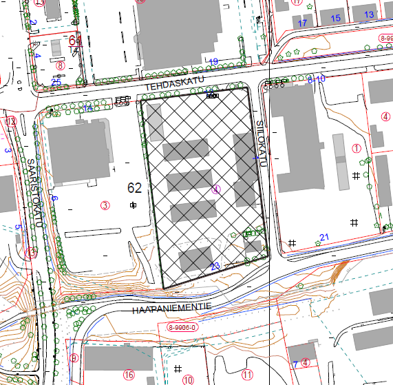 Tontilla sijaitsee neljä varastorakennusta yhteiskerrosalaltaan noin 4 440 k-m² ja asuinrakennus kerrosalaltaan noin 128 k-m².