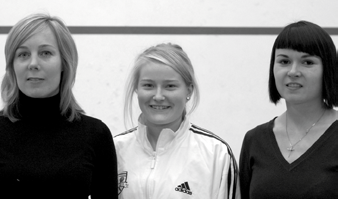 Toiminnanjohtajalta Markku Hyrske Naiset Naisten EM-joukkueemme valmentajana tuli mie yä Suomen naisten squashin lanne a. Vaikka sijoitus olikin vasta 15.