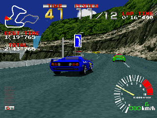 Kuva 4.12 Ridge Racer -ajopeli (42) Uusien 32- ja 64-bittisten pelikonsolien tullessa markkinoille pelien graafinen kehitys jatkui kasvavana.