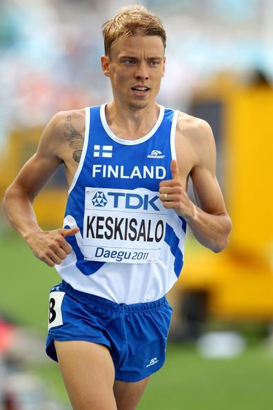 Kestävyyteen vaikuttavat tekijät Harjoittelematon Keuhkotilavuus: 3-4 l Hengitystilav: 1,5-2,0 l Sydämen koko: 700-800 ml Lepoiskutilavuus: 60 ml SV rasituksessa: 80 ml Minuuttitilav: 15 l