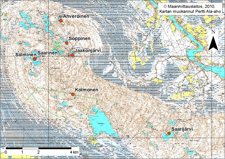 Kuva 25 Sedimenttinäytteenottoa Ahveroiselta. Kuvat P.Ala-aho. Seitsemään alueella sijaitsevaan järveen asennettiin pysyvät pinnankorkeuden seurantapisteet (kuva 26).