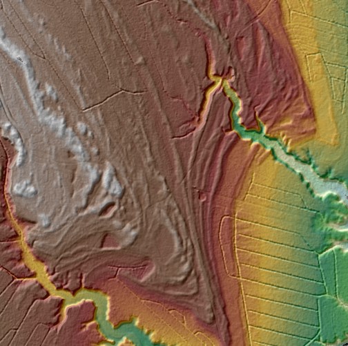 Korkeuskäyrät 2 m välein Hillshade-kuvan päällä (Data: Korkeusmalli 2 m). Muita tekniikoita Maaston topografiaa visualisoitaessa hyödyllinen tekniikka on myös tason läpinäkyvyyden säätäminen.