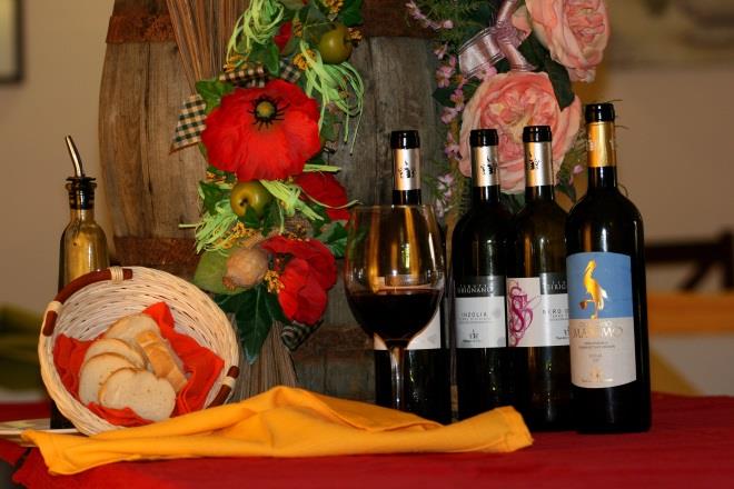 1. Päivä Lento Suomesta Sisiliaan. Ajamme Sirignano Wine Resortiin www.sirignanowineresort.