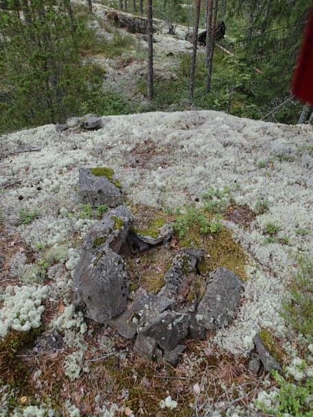 10 Varekiven muinaisjäännösrajaus punaisella. HUITTINEN 2 ILVESKALLIO Mjtunnus: uusi kohde Laji: kiinteä muinaisjäännös Mj.