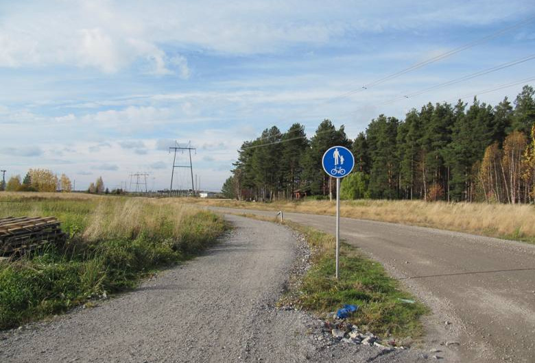 Aluee pideään luonnonniiyjä muisuavina ja puuvarisisa kasveisa vapaana.