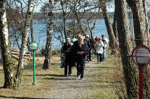 Lipunnoston osallistujien yhteiskuvaan