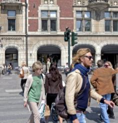 Stockmannin vuoden 2011 näkymät Euroopan velkakriisin vuoksi arviot loppuvuoden talouskehityksestä ovat nopeasti heikentyneet Heikentyneet talousnäkymät vaikuttavat negatiivisesti kuluttajien