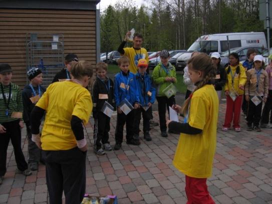 11 Järjestäjät Seura / koulu Rastiseikkailu työryhmä koostuu Olé managerista ja hänen kokoamastaan suunnittelutyöryhmästä, joilla on mielellään tuntemus koulumaailmasta ja/tai alkeissuunnistuksesta.