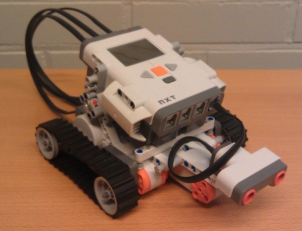 2 1 LEGO MINDSTORMS Lego Mindstorms on Legon valmistama tuotesarja, joka sisältää ohjelmoitavan keskuspalikan (NXT) ja joukon siihen liitettäviä laitteita.