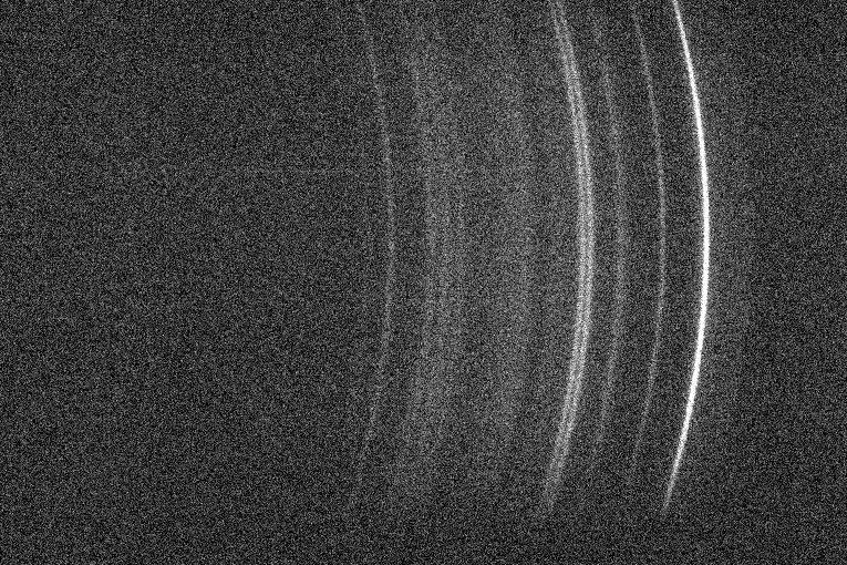 reveontulia näkyi matalalla pohjoistaivaalla. Spektri on otettu 2011.04.05 21:58:01 ja valotusaika oli 25 s. Aallonpituusalue on 560 nm - 390 nm eli spektrin sinisessä osassa.