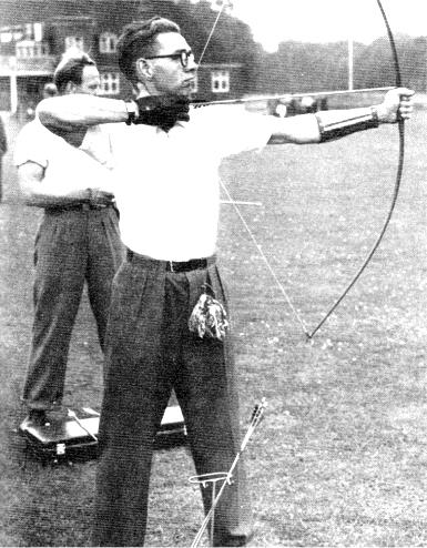 1913: Tehdään mykkäfilmi Robin Hood 1922: Robin Hood elokuvan päätähtenä on Douglas Fairbanks.