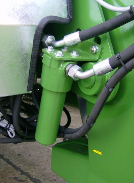 Huolto ja ylläpito Hydrauliikka Hydrauliikan öljynsuodatin (Pilot box / Comfort Control) Hydrauliikkajärjestelmä on varustettu painesuodattimella (kuva: Hydrauliikkaöljyn suodatin) suojaamaan