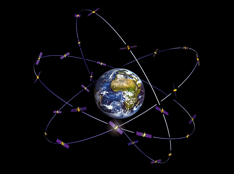 27 Käyttöönottovaiheessa ESA laukaisee ensimmäiset neljä varsinaista Galileo-satelliittia (kuva 12) radoilleen vuoden 2009 aikana.