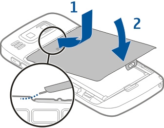 2. Irrota akku, jos se on laitteessa. 5. Aseta takakansi paikalleen. Käytön aloitus 3. Vedä SIM-kortin pidike ulos ja aseta SIM-kortti siihen.