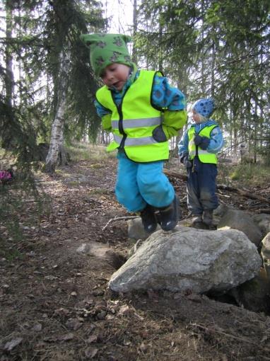 AIKUISET LUONTO VOIMAANNUTTAA MYÖS AIKUISTA LAPSEN