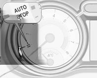 122 Ajaminen ja käyttö Kierroslukumittarin osoitin näyttää AUTOSTOP, kun Autostop on toiminnassa. Autostop-toiminnon ollessa aktivoituna lämmitys- ja jarrujärjestelmän suorituskyky säilyy ennallaan.