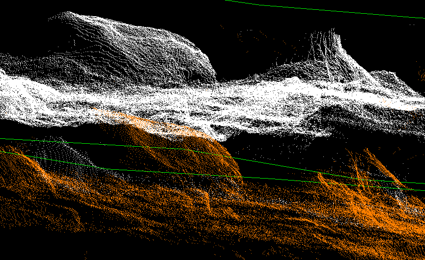 Kuva 10. Kuvankaappaus TerraScan-ohjelmasta. Kuvaan on merkitty koeaineiston pistejoukko 1303 ennen yhteensovitusta valkoisella värillä.