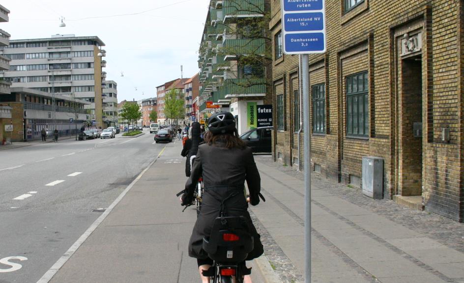 Pyöräilyn pääreitti 40 km/h pääkaduilla Pyöräkaista kaupunkikeskustassa, Gent, Belgia (kuvaaja Pyöräilykuntien verkosto ry) 40 Tasoeroteltu yksisuuntainen pyörätie, Kööpenhamina, Tanska