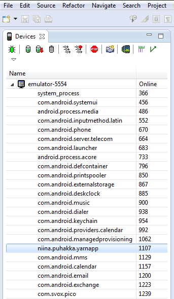 39 DDMS-perspektiivissä vasemmalla näkyvät käytössä olevat laitteet. Laitteista valitaan emulaattori, ja alla olevista pakettinimistä valitaan sovelluksen pakettinimi niina.puhakka.yarnapp (kuva 19).