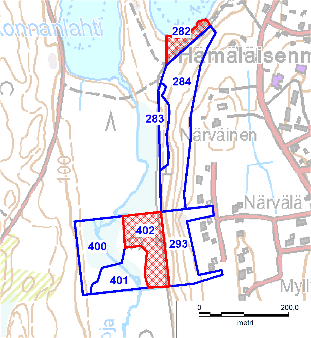 Kuva 63. Konnaojan Hiekkalahden alueen inventoidut kuviot (siniset rajaukset ja numerot). METSO-kriteerit täyttävät kuviot on merkitty punaisella rasterilla.