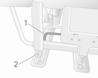 46 Istuimet, turvajärjestelmät Takaistuimet Takaistuimelle pääsy Versiosta riippuen: jotta takaistuimelle pääsee nousemaan, vedä vapautusvivusta ja käännä istuimen selkänoja eteen.