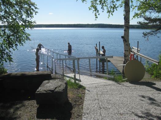 Tämä esite sisältää tiedot Eskoon leireistä. Leireille haetaan liitteenä olevalla hakulomakkeella.