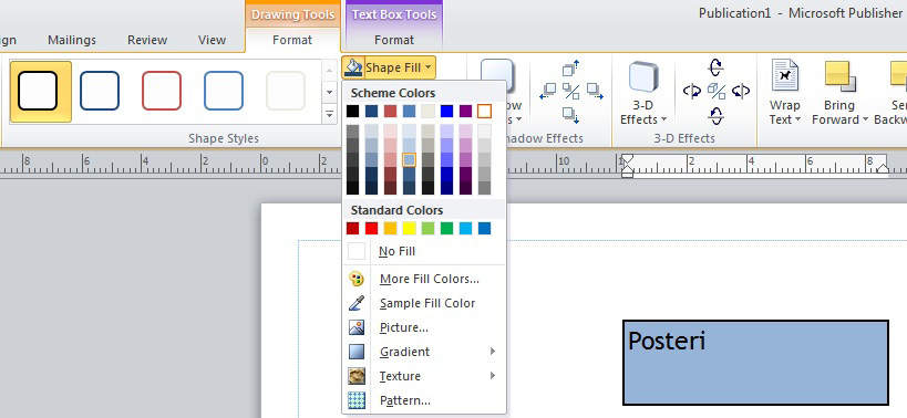 Tekstien lisääminen Valitse Home -välilehdeltä Draw Text Box. Piirrä tekstilaatikko klikkaamalla posteripohjalle ja irti päästämättä vedä haluamasi muotoinen tekstilaatikko.