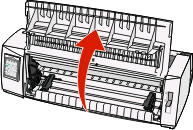 8 Traktorin syöttölaitteen asettaminen tulostimeen: a b Pidä kiinnitysvipuja alhaalla ja työnnä traktorin syöttölaitetta varovasti tulostimeen, kunnes se pysähtyy.