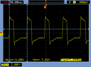 21 2 MHz modulaationopeudella havaittiin, että komparaattorin vasteessa alkoi näkyä jo selkeitä häiriöitä ja vasteessa näkyi myös samaa piikitystä, kuin jännitevahvistimien vasteessa.