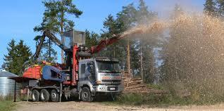 Energiapuuketjun verotuotot ja työllisyys esimerkki yhden koneketjun (hakkuukone + metsätr.) osalta, kun korjataan energiapuuta 10 000 m3/v 1.