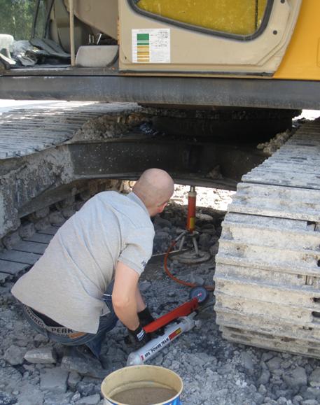 Yhdellä anturilla mitattaessa mittavälineen pään tulee tunkeutua tunnetun säteen pallonpinnalle, täten saadaan eliminoitua kuormituslevyn taipuma. (Kalliainen ym. 2011, 22.) Kuva 4.