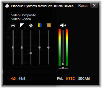 Analogiset sisääntulotasot -ikkunan avulla voit säätää useita videon ja äänen parametreja. Värisävyn liukusäädintä (neljäs vasemmalta) ei käytetä PAL-lähteissä.