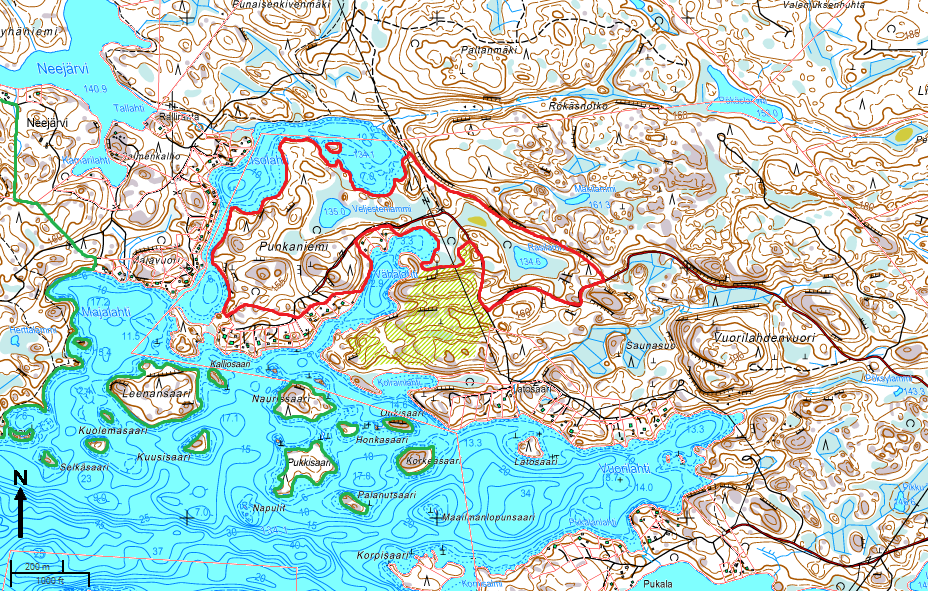 puustoisia soita (pieneltä osin myös avosoita), luonnontilaisia lampia, vanhaa metsää ja rakentamatonta rantaa.