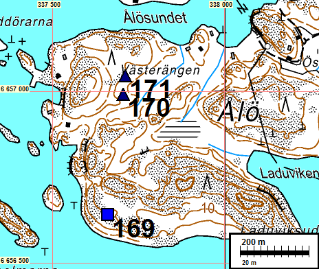 70 INKOO 169 ÅLÖ Mjtunnus: Ajoitus: Laji: rautakautinen hautaus: röykkiö Koordin: N 6656 640 E 337 662 Z: 5 X 6655 871 Y 2505 065 P 6659 436 I 3337 766 Tutkijat: H. Poutiainen & V.