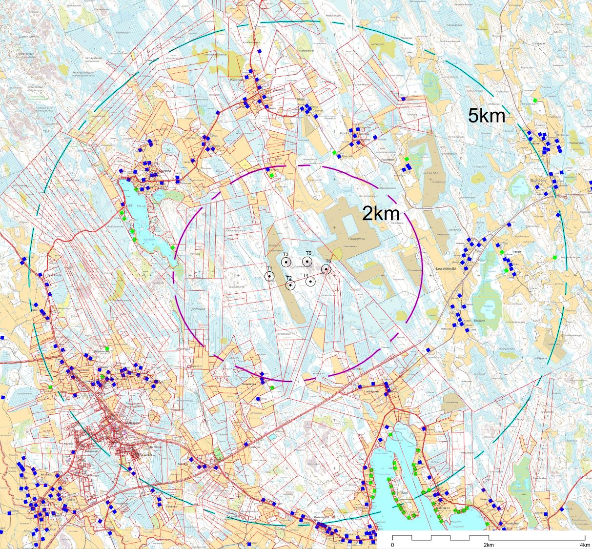 Kuva 13. Lähialueiden asutus. Kuvassa on esitetty pistekatkoviivalla 2 km:n ja 5 km:n etäisyydet voimaloista. Elinkeinot, työpaikat ja yritykset Kauhavalla oli vuonna 2013 yhteensä 7 403 työpaikkaa.