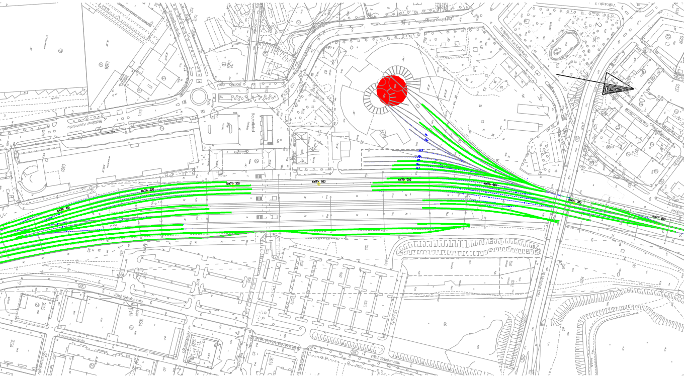 Kuva 5.7.5 Alustavassa yleissuunnitelmassa mainittu riskikohde VR:n veturitallit on merkitty punaisella ympyrällä. Uudet ja uusittavat raiteet on esitetty vihreällä viivalla.