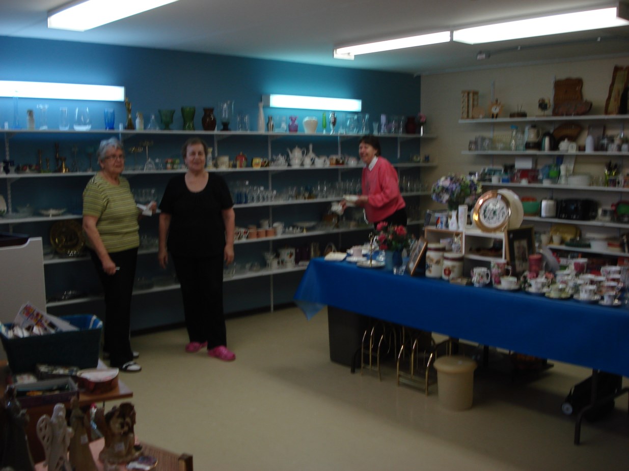 Ladies Auxiliary News / Naisjaoston Kuulumisia The Ladies are continuing with their many fundraising activities to help Mauno Kaihla Koti Residents with their many needs of medical equipment and to