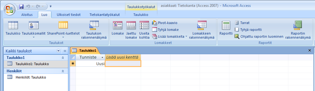 Tietokannat Microsoft Access 2007 10/26 Access 2007:n tallennusmuoto ja yhteensopivuus Access 2007 käyttää uutta tallennusmuotoa, joka ei ole yhteensopiva vanhojen versioiden kanssa.