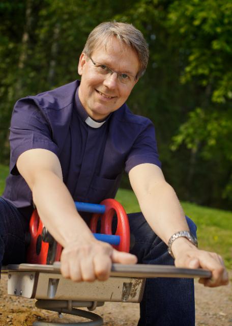 Seurakuntien oppilaitostyö YHTEYSTIEDOT Yliopistopastori Risto Korhonen p. 050 383 5391 risto.korhonen@uta.