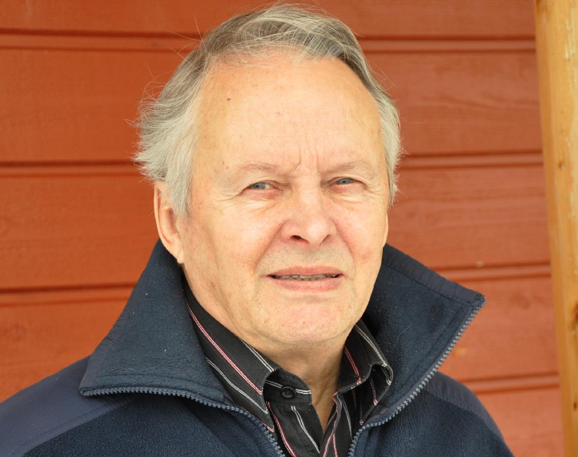 Teksti ja kuva: Esa Mäkinen Pekka Kerman on ollut pitkään mukana Kuopion Pursiseuran toiminnassa. Esimerkkinä voisi mainita, että hän on toiminut seuran sihteerinä 23 vuoden ajan.