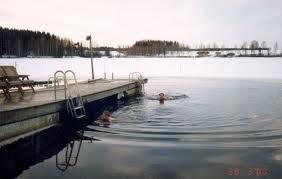 TEKNINEN TOIMI AVANTOUINTI LIIPOLANJÄRVELLÄ * Avantouintikausi jatkuu ke 6.5.15 saakka sunnuntaisin klo 12-20! 8 tuntia!