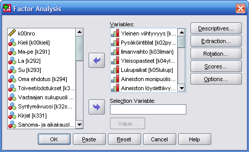 n suorittaminen Datastiedosto: DATAT\Kirjasto.sav SPSS: Analyze/Data Reduction/Factor Valitaan kaikki 28 muuttujaa Variables-ruutuun.