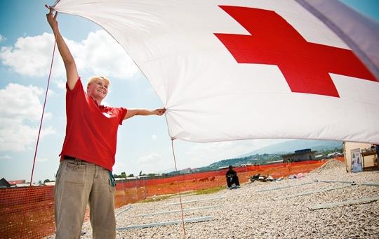 Punainen Risti kansainvälinen liike ja kotimainen järjestö Auttaa katastrofien ja onnettomuuksien sattuessa ja kouluttaa varautumaan niihin. Kannustaa hoitamaan terveyttä ja pitämään huolta toisista.