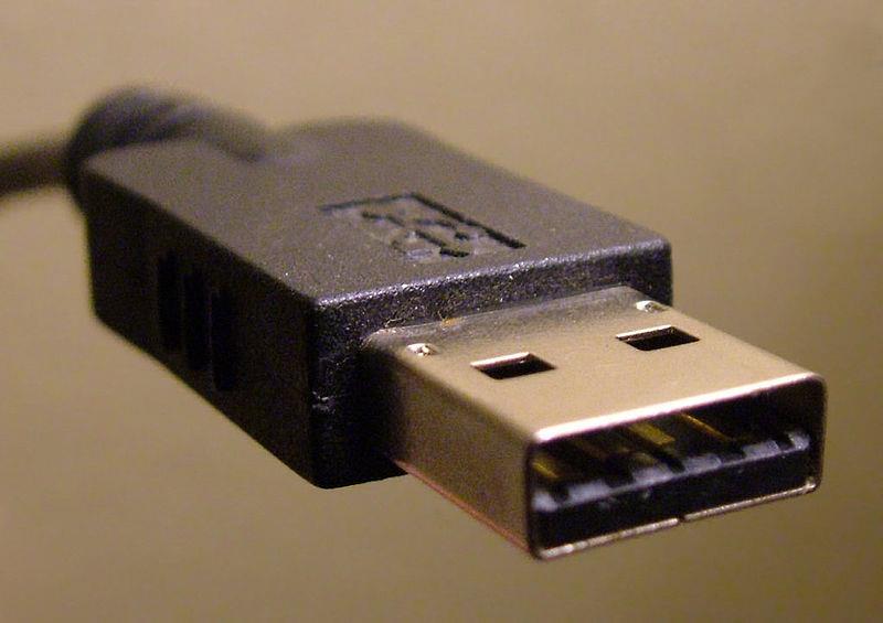 USB (Universal Serial Bus)