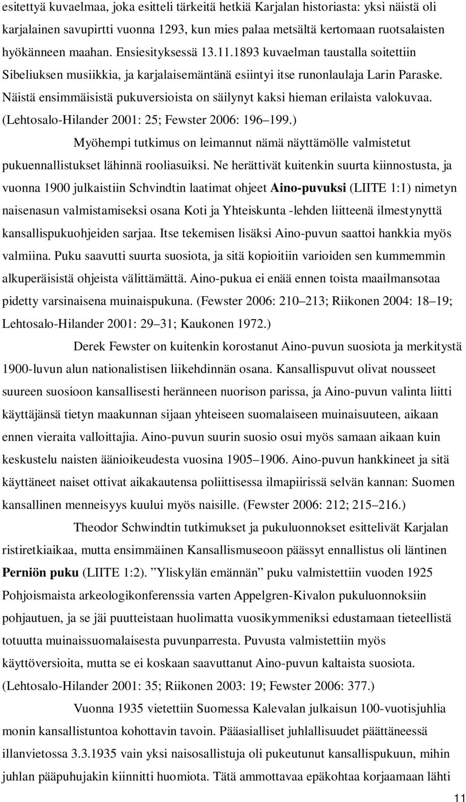 Näistä ensimmäisistä pukuversioista on säilynyt kaksi hieman erilaista valokuvaa. (Lehtosalo-Hilander 2001: 25; Fewster 2006: 196 199.