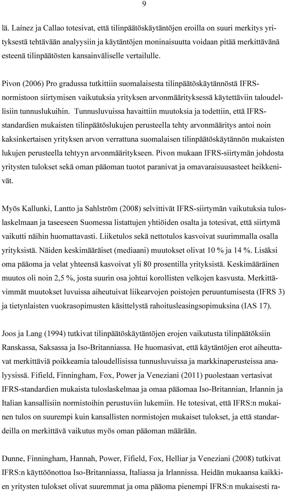 Pivon (2006) Pro gradussa tutkittiin suomalaisesta tilinpäätöskäytännöstä IFRSnormistoon siirtymisen vaikutuksia yrityksen arvonmäärityksessä käytettäviin taloudellisiin tunnuslukuihin.