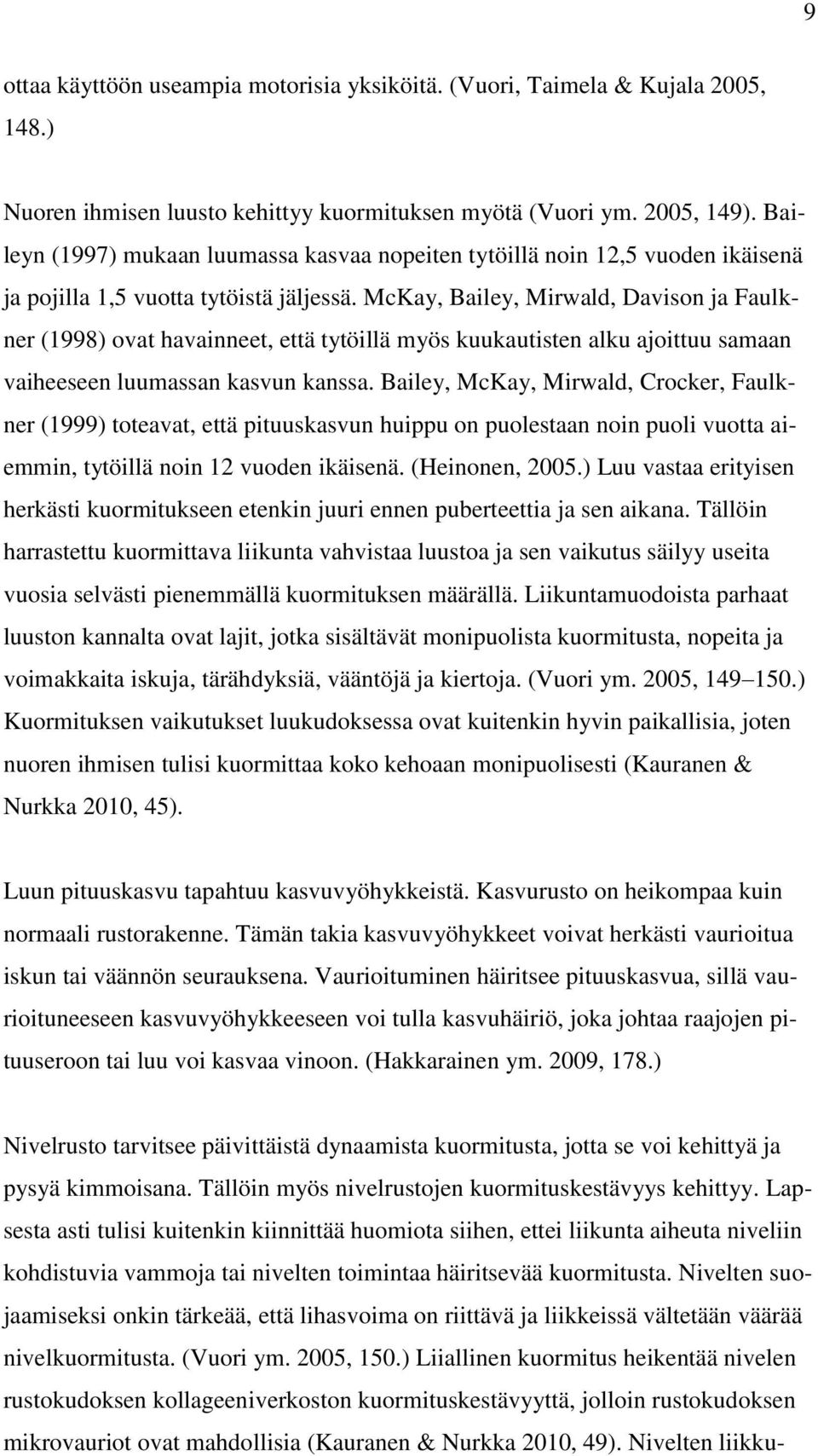 McKay, Bailey, Mirwald, Davison ja Faulkner (1998) ovat havainneet, että tytöillä myös kuukautisten alku ajoittuu samaan vaiheeseen luumassan kasvun kanssa.