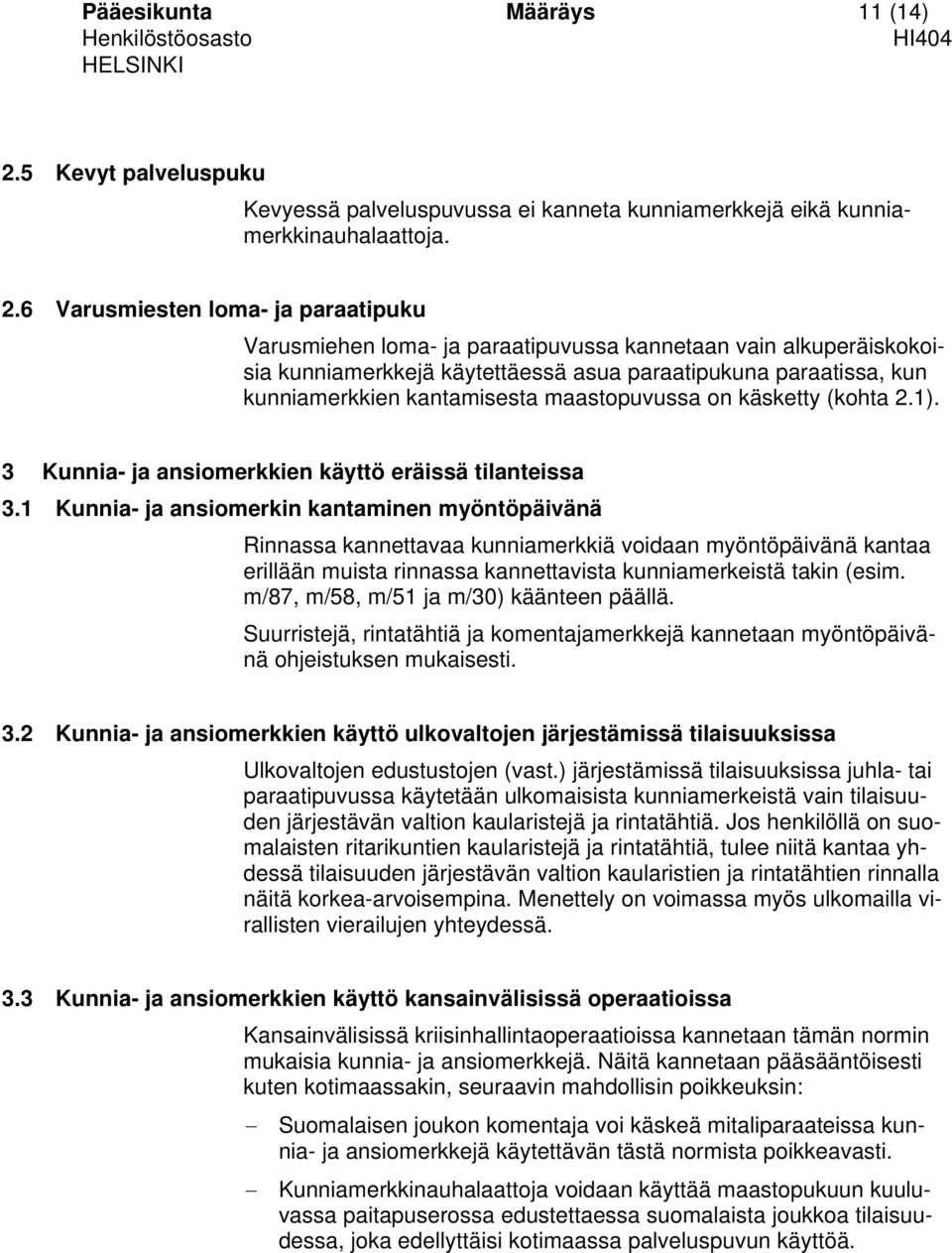 6 Varusmiesten loma- ja paraatipuku Varusmiehen loma- ja paraatipuvussa kannetaan vain alkuperäiskokoisia kunniamerkkejä käytettäessä asua paraatipukuna paraatissa, kun kunniamerkkien kantamisesta