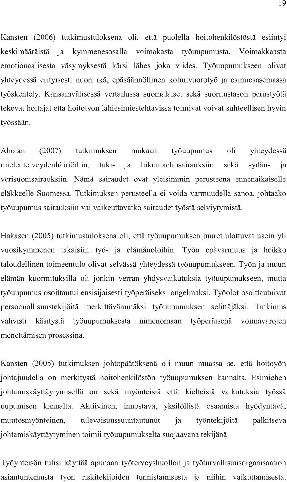 Kansainvälisessä vertailussa suomalaiset sekä suoritustason perustyötä tekevät hoitajat että hoitotyön lähiesimiestehtävissä toimivat voivat suhteellisen hyvin työssään.