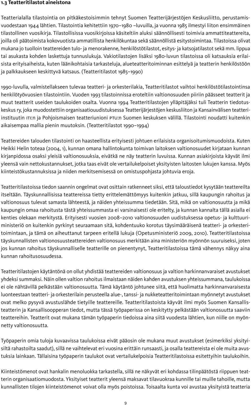 Tilastollisissa vuosikirjoissa käsiteltiin aluksi säännöllisesti toimivia ammattiteattereita, joilla oli päätoimista kokovuotista ammatillista henkilökuntaa sekä säännöllistä esitystoimintaa.
